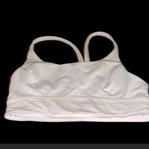 White lululemon sports bra